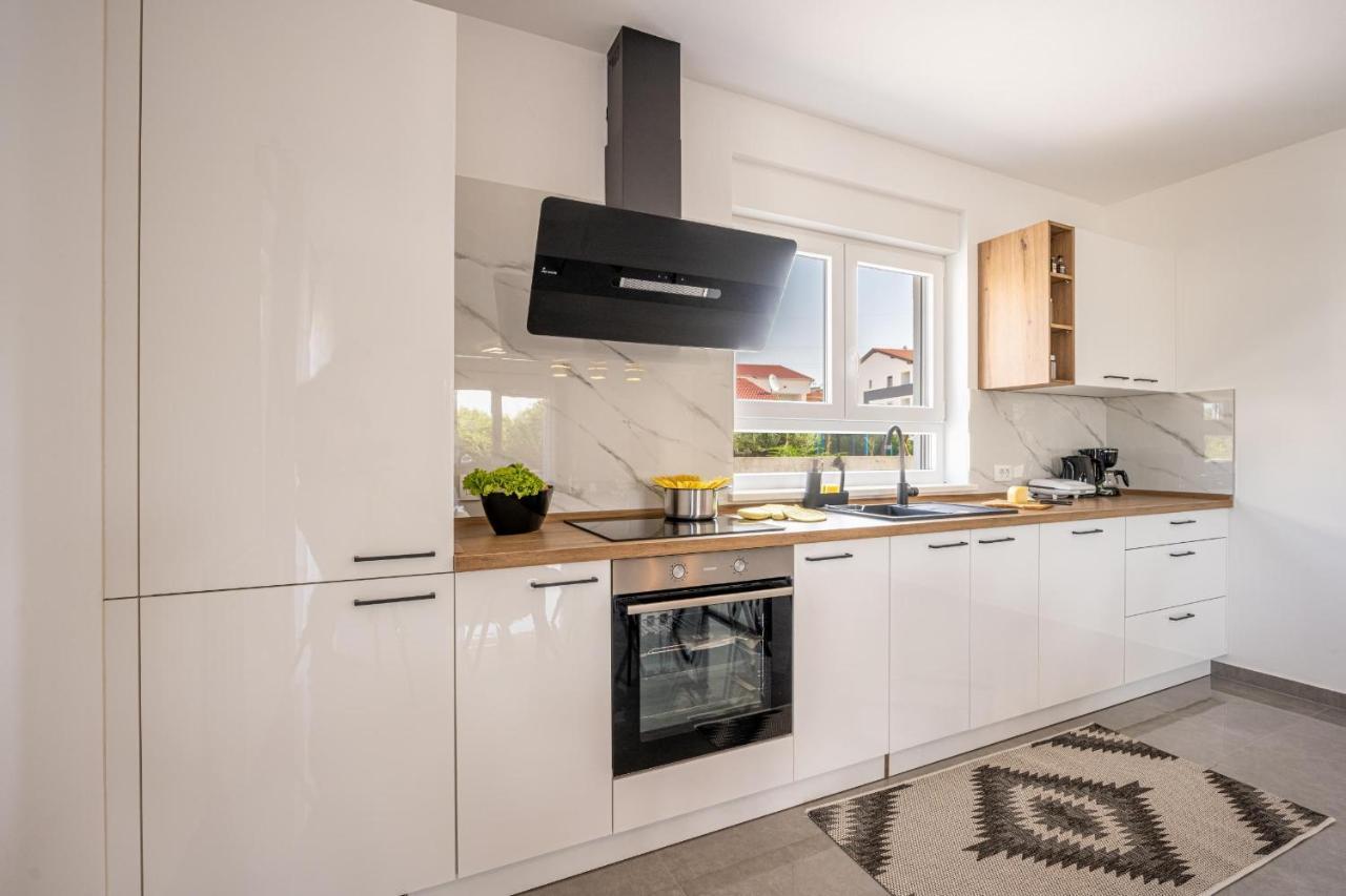 Domus Alba Apartments 普拉 外观 照片