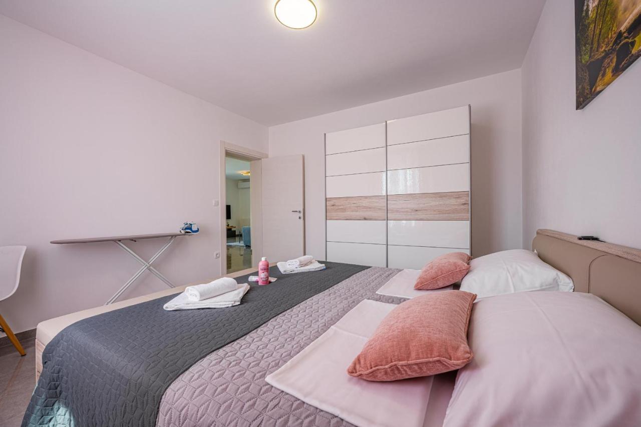 Domus Alba Apartments 普拉 外观 照片