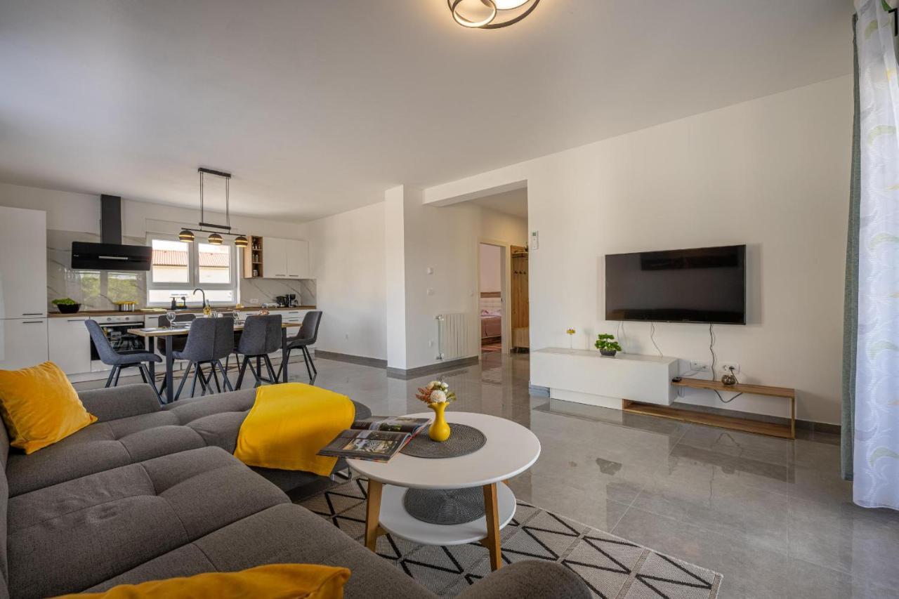 Domus Alba Apartments 普拉 外观 照片