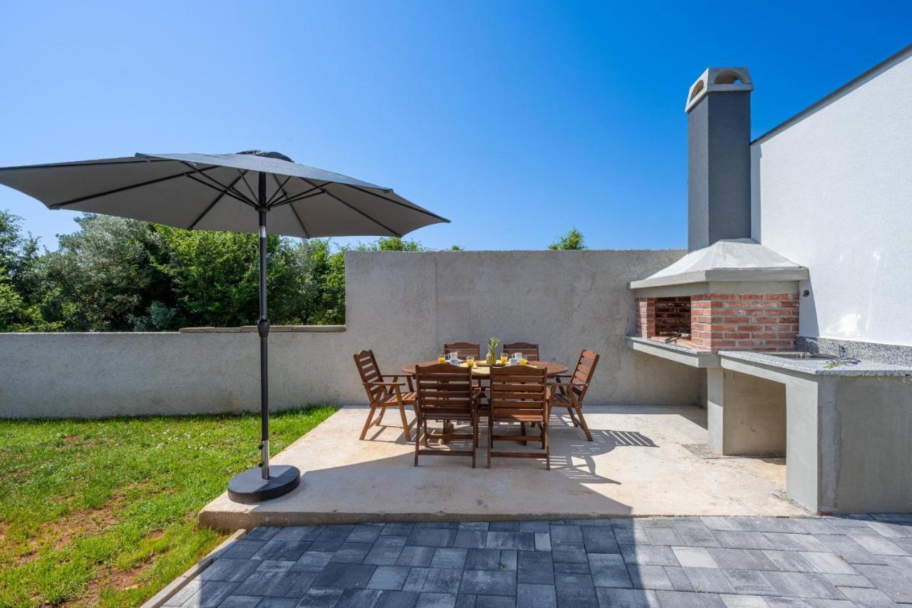 Domus Alba Apartments 普拉 外观 照片