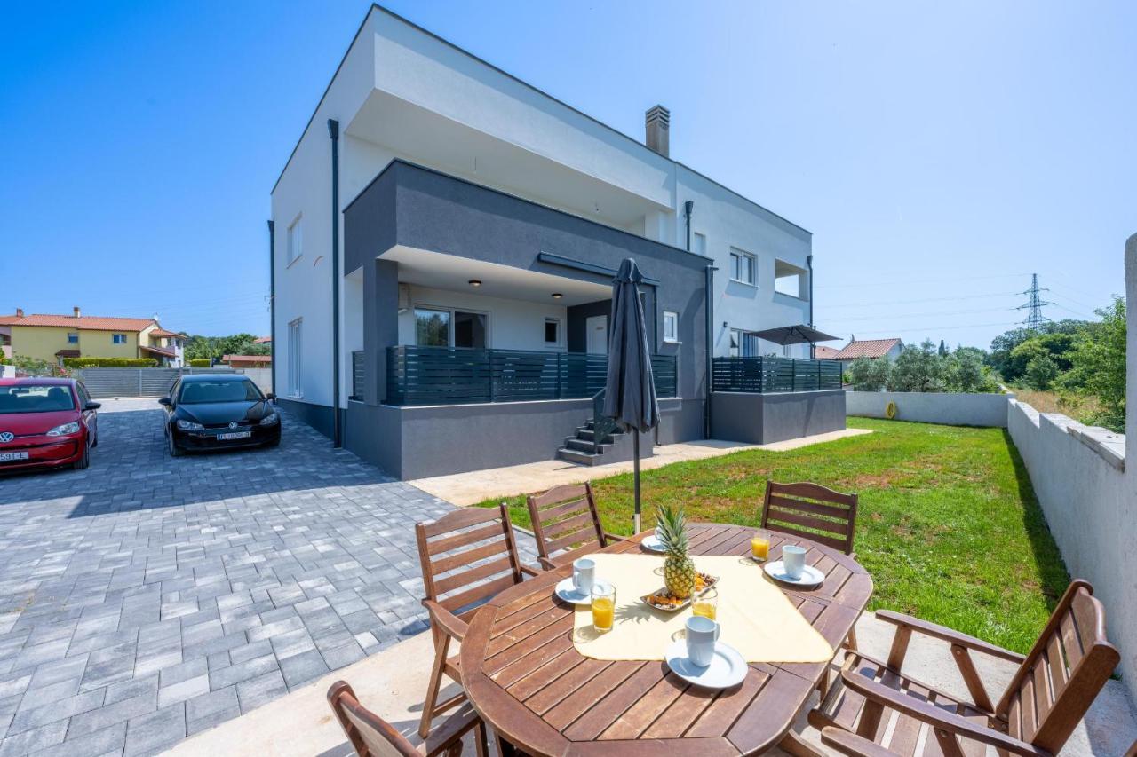 Domus Alba Apartments 普拉 外观 照片