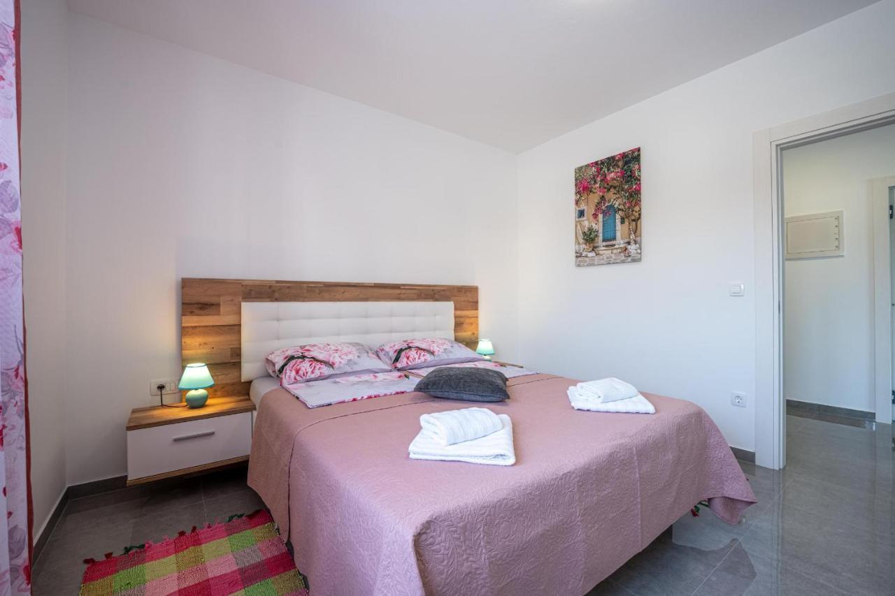 Domus Alba Apartments 普拉 外观 照片