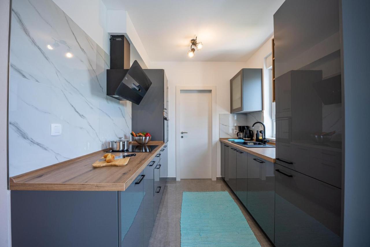 Domus Alba Apartments 普拉 外观 照片